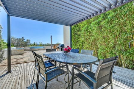 Location Maison Aix-en-Provence 6 Pièces 206 m² - Photo 3