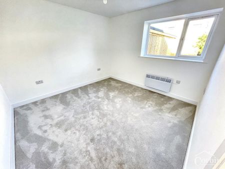 3 bedroom detached bungalow to rent - Photo 2