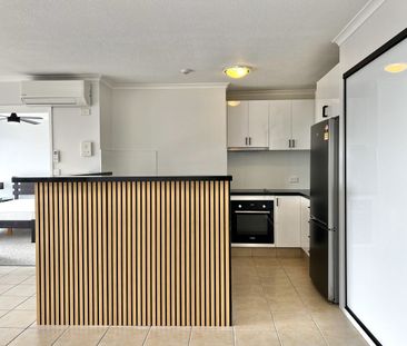 Renovated Surfers Beachside Beauty! - Photo 1