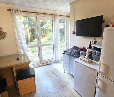 Greatmeadow, Northampton, NN3 - Photo 4