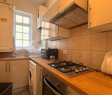 Room in a Shared Flat, Cromwell Road, SW7 - Photo 5