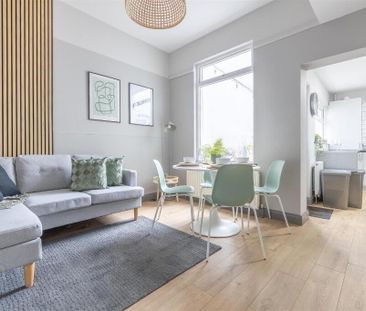 Room 4, 57 Ballygomartin Road, Belfast, BT13 3LB - Photo 5