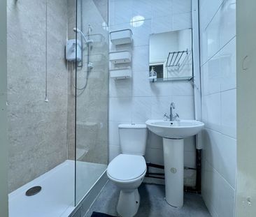 6 Bedroom - Photo 1