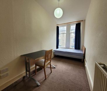 4 bedroom flat to rent - Photo 2