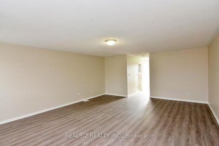 For Lease - 14 Herzberg Gardens, Toronto, Ontario - Photo 2