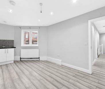 York Place, Ilford IG1 - Photo 2