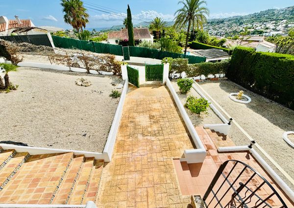 Private villa with pool for long term rental in Javea