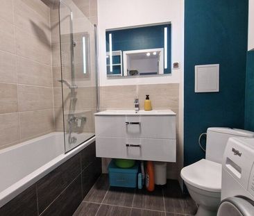 Dwa pokoje z miejscem postojowym i komórką 50 m² - Фото 3