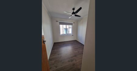 NEAT AS A PIN & MINUTES TO ALL AMENTIES - Photo 2