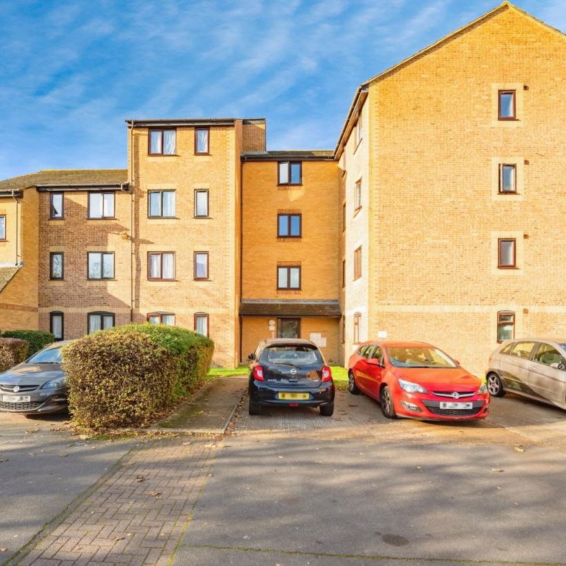 Burket Close, Norwood Green - Photo 1