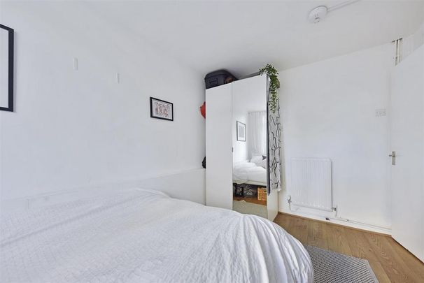 4 bedroom flat to rent - Photo 1