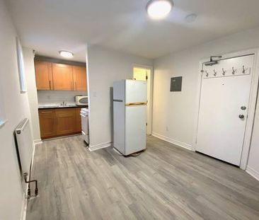 496 MONTROSE AVE. UNIT 26 - Studio/1Bath, Steps from TTC, *UTLS FREE* - Photo 1