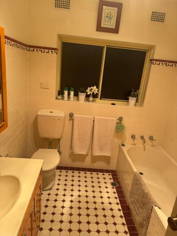 Strathfield - Photo 5