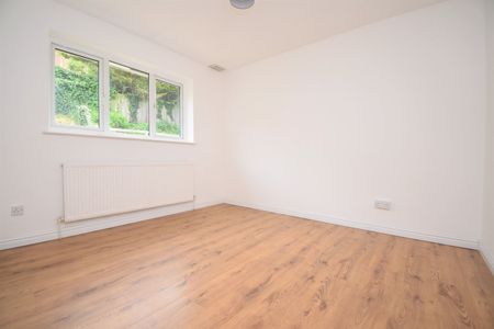 Terraced House to rent - Clive Road, Belvedere, DA17 - Photo 3