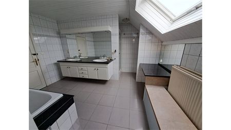 Een ruime woning met winkelruimte, achterliggende opslagruimte en tuin - Foto 5