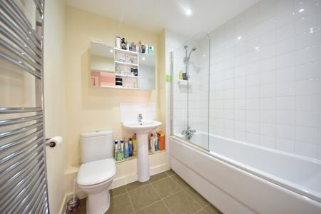 Sierra Road, High Wycombe, Buckinghamshire,HP11 - Photo 5