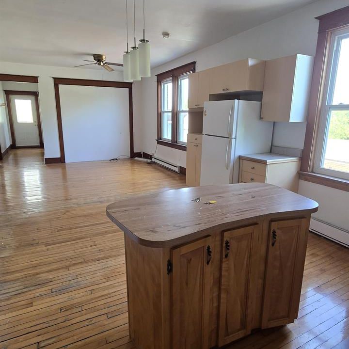 Immeuble - 317-327 Mont-Plaisant Grand 5 ½ à Louer - Photo 2