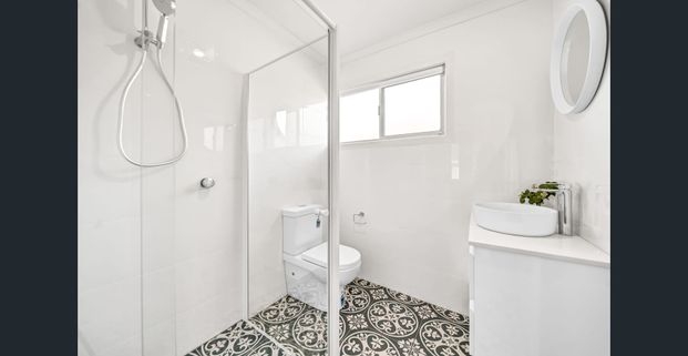 86 Benfer Road, Victoria Point, Qld 4165 - Photo 1