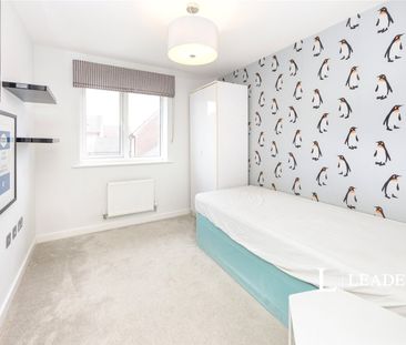 3 bedroom house to rent Westvale Road, Horley, Surrey, RH6 - Photo 2