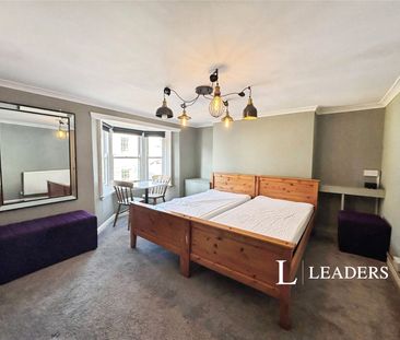 2 bedroom maisonette to rent Gardner Street, Brighton, East Sussex,... - Photo 2