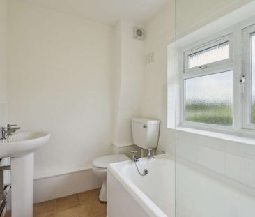 3 bedroom semi-detached property located within a village location.... - Photo 5