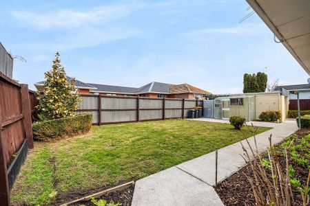 Pet friendly home in a great location - Photo 3