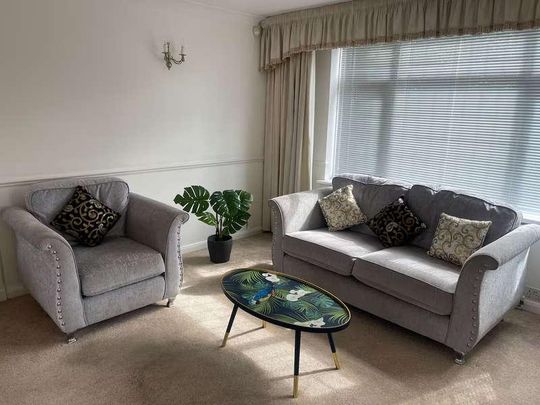 Ramsay Gardens, Romford, RM3 - Photo 1