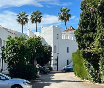 3 bedroom luxury Townhouse for rent in Estepona, Spain - Photo 3