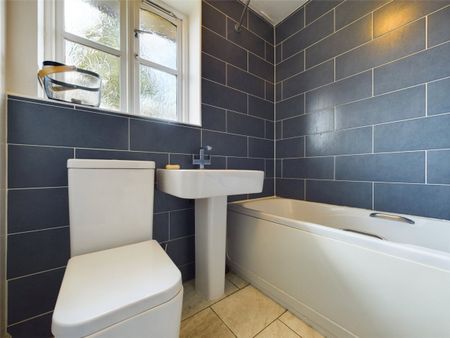 Heron Drive, Lenton, Nottingham, Nottinghamshire, NG7 - Photo 4