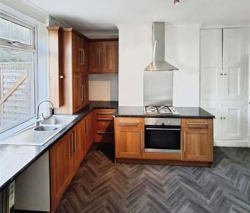 3 bedroom terraced house to rent - Photo 2