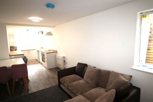 House - Terraced For Rent Heidelberg Road, Southsea - Photo 1