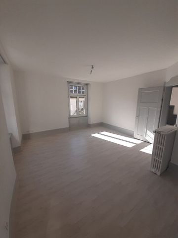 High ceiling and beautiful finishes - Photo 5