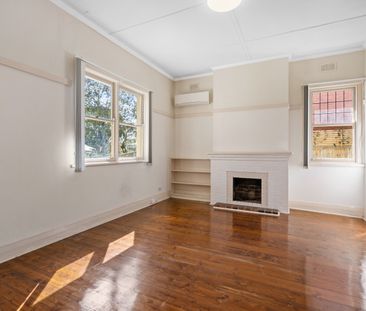 6 Kenilworth Grove, Glen Iris VIC 3146 - House For Rent | Domain - Photo 2