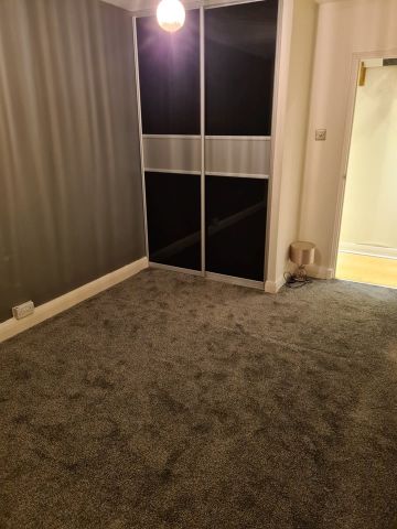 2 Bed Flat, Eagle Heights, SW11 - Photo 5