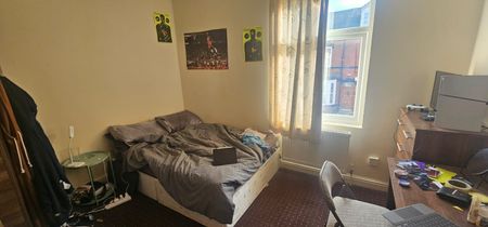 5 Bed - 18 Ashville Avenue, Hyde Park, Leeds - LS6 1LX - Student - Photo 2