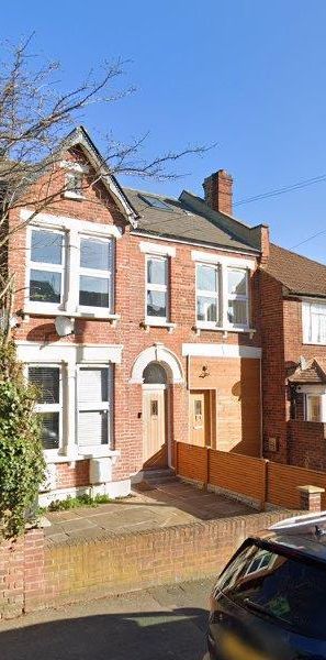 3 bedroom flat to rent - Photo 2