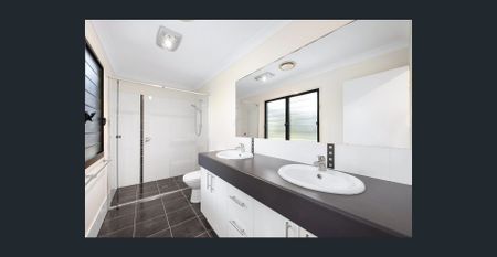 Spacious, Private & Perfectly Positioned Family Home - Photo 5