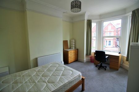 Queens Crescent, Exeter - Photo 4