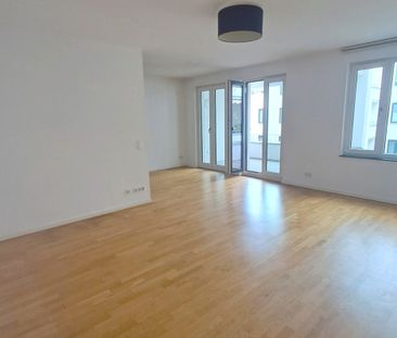 Großzügige 3-Zimmer-Wohnung im Erdgeschoss mit Terrasse und zwei Bäder - Photo 2
