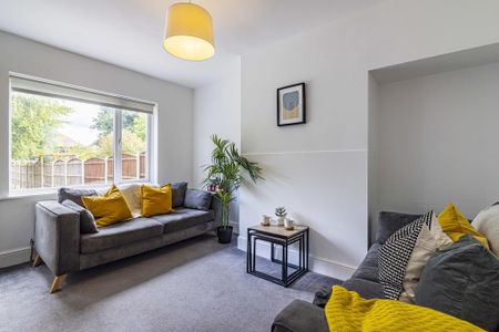 4 bedroom semi-detached house to rent - Photo 3