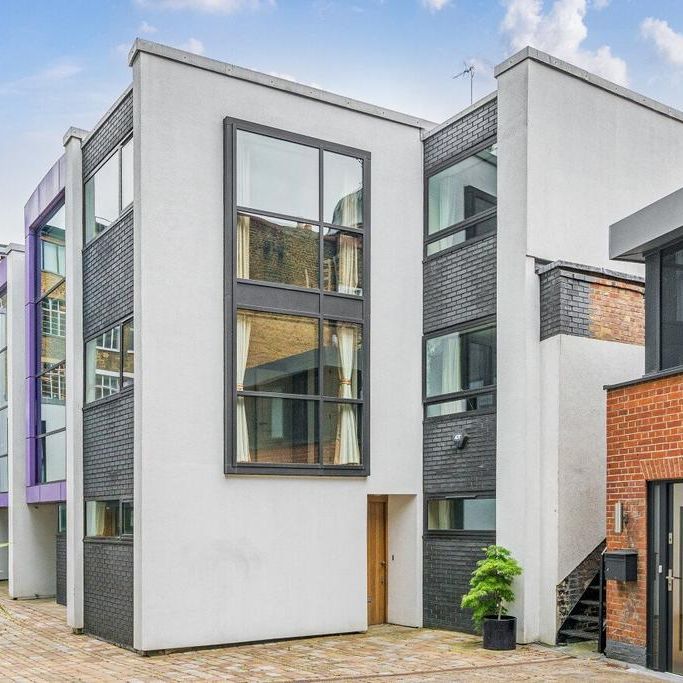 4 bedroom semi-detached house to rent - Photo 1