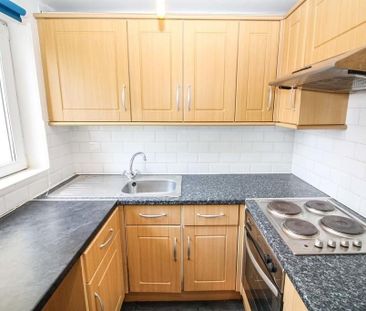 1 Bed Flat, Hall Lane, LS12 - Photo 3