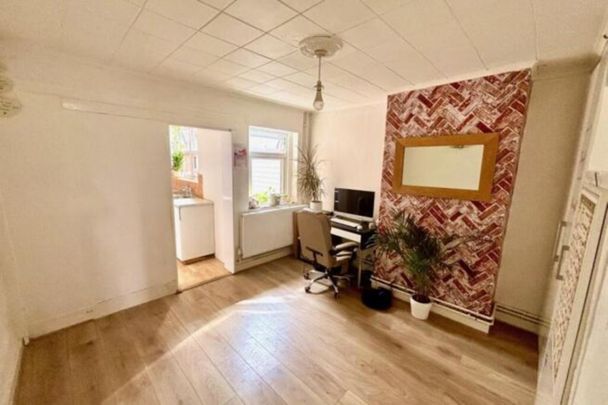 2 bedroom Property to rent - Photo 1