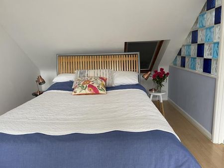 Large Spacious Ensuite Attic Room - Photo 3