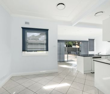 Large Family Home Fully Renovated. - Photo 5