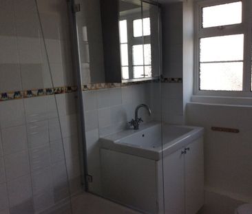 2 Bed Flat, Upper Richmond Road West, SW14 - Photo 3