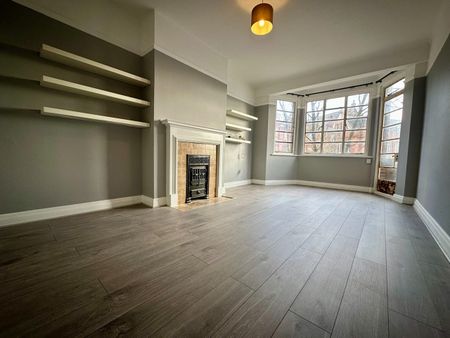 3 Bed Flat, Selwyn Court, SE3 - Photo 2