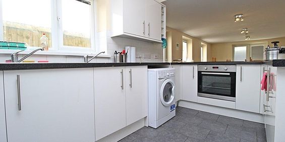 1 bedroom in a house share to rent - Photo 3