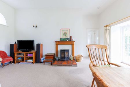 Grade II* listed 3 bedroom stable conversion set in a rural location with wrap around garden, parking and storage. - Photo 3