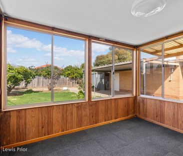 Located in Sought After Suburb - Neat & Tidy Family Home - Photo 6